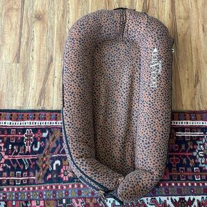 Dock a tot leopard lounger